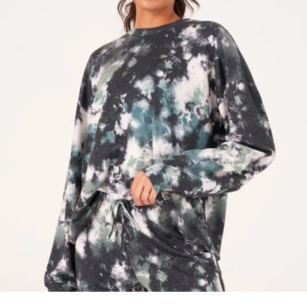 Onzie - Flow High Low Boyfriend Sweatshirt Evergreen Tie Dye OS. NWT.